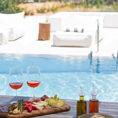 Oneiro 4bdr In Sirocco Villa