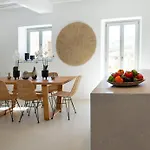 Oneiro 4bdr In Sirocco Villa *
