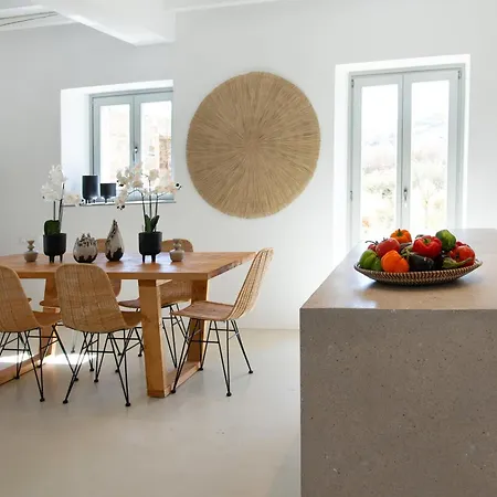 Oneiro 4bdr In Sirocco Villa *